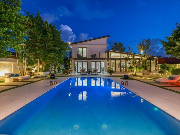 8761 SW 56th St, Miami FL 33165