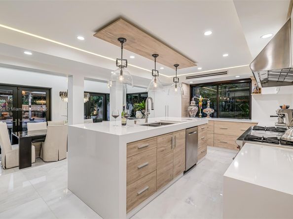 8761 SW 56th St, Miami FL 33165