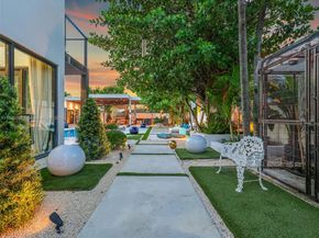 8761 SW 56th St, Miami FL 33165