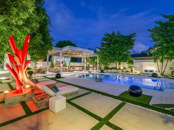 8761 SW 56th St, Miami FL 33165