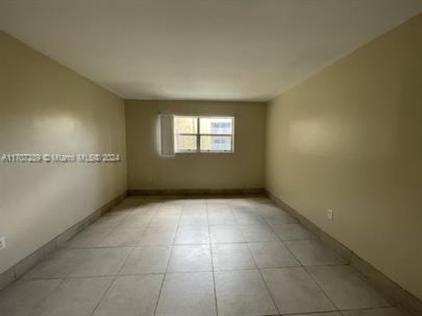 3700 NW 21st St 304, Lauderdale Lakes FL 33311