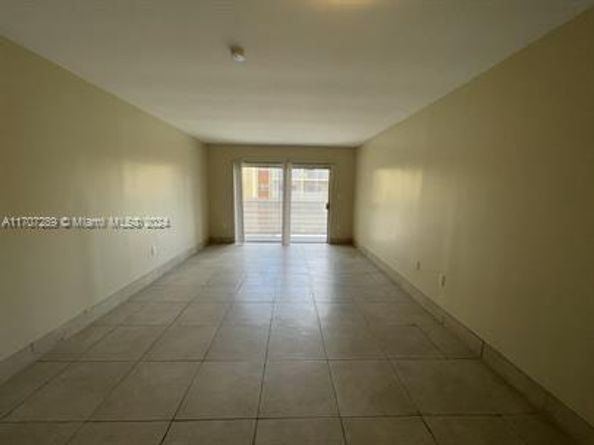 3700 NW 21st St 304, Lauderdale Lakes FL 33311