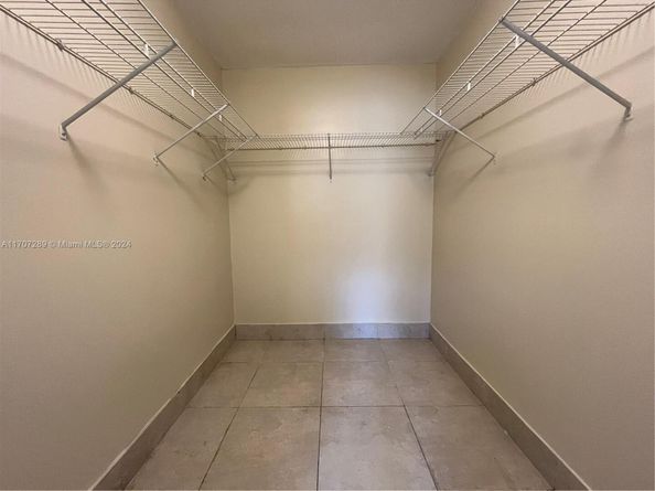 3700 NW 21st St 304, Lauderdale Lakes FL 33311
