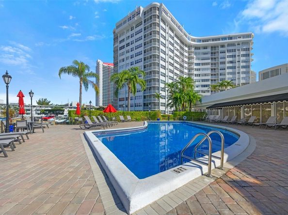 100 Golden Isles Dr 1109, Hallandale Beach FL 33009