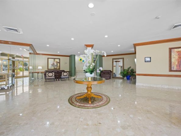 100 Golden Isles Dr 1109, Hallandale Beach FL 33009