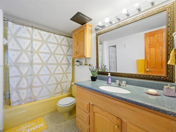 100 Golden Isles Dr 1109, Hallandale Beach FL 33009