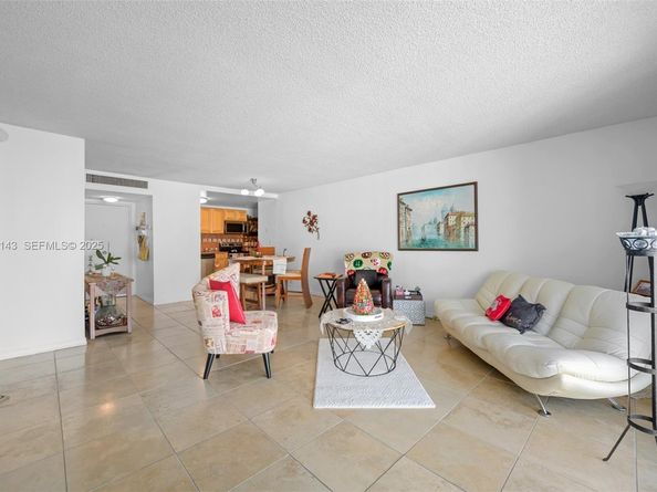 100 Golden Isles Dr 1109, Hallandale Beach FL 33009