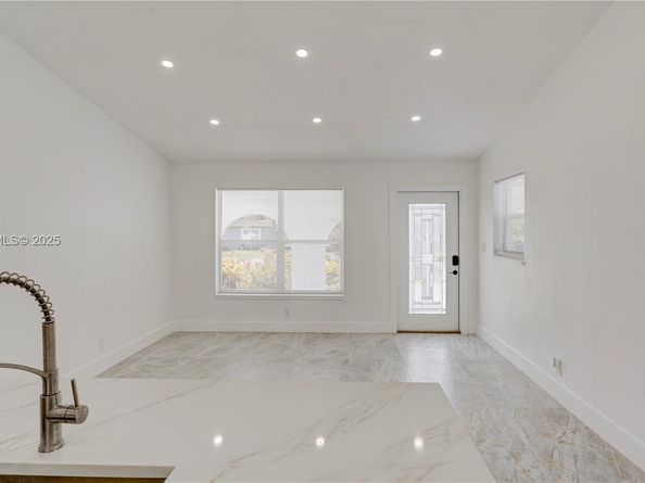 1035 NW 11th Ct, Fort Lauderdale FL 33311