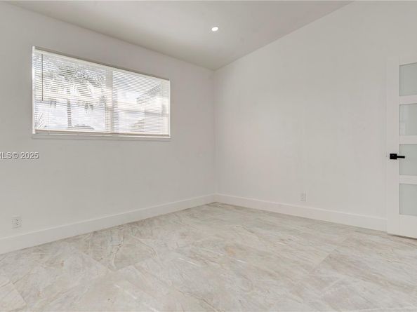 1035 NW 11th Ct, Fort Lauderdale FL 33311