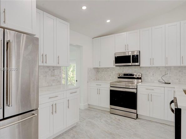 1035 NW 11th Ct, Fort Lauderdale FL 33311