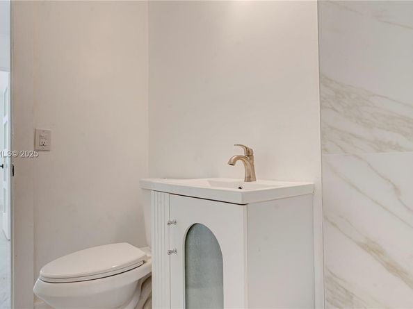 1035 NW 11th Ct, Fort Lauderdale FL 33311