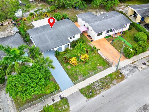 1035 NW 11th Ct, Fort Lauderdale FL 33311