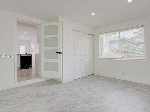 1035 NW 11th Ct, Fort Lauderdale FL 33311