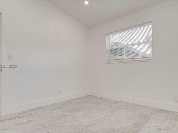 1035 NW 11th Ct, Fort Lauderdale FL 33311