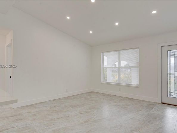 1035 NW 11th Ct, Fort Lauderdale FL 33311