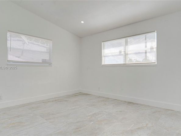 1035 NW 11th Ct, Fort Lauderdale FL 33311