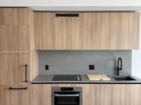 121 NE 5th St 2504, Miami FL 33132