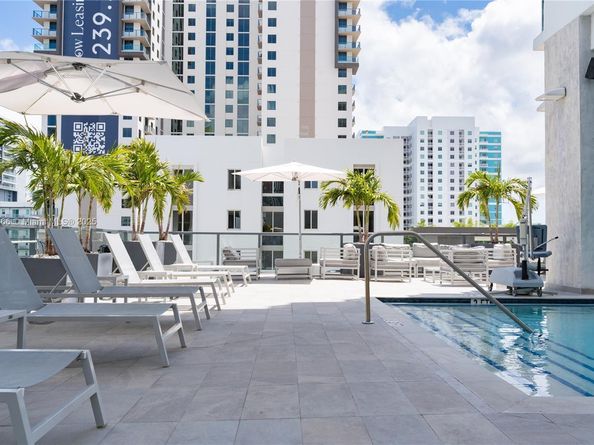 229 SW 9th 218, Miami FL 33130