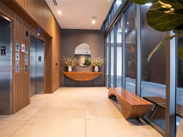 229 SW 9th 218, Miami FL 33130