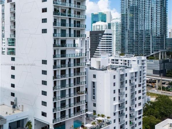 229 SW 9th 218, Miami FL 33130