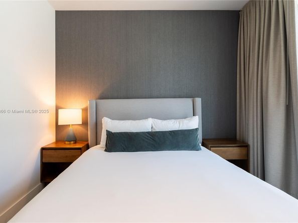 229 SW 9th 218, Miami FL 33130