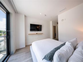 229 SW 9th 218, Miami FL 33130