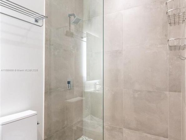 229 SW 9th 218, Miami FL 33130