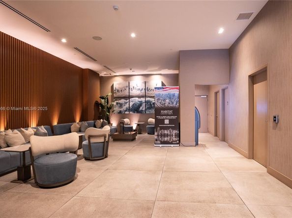 229 SW 9th 218, Miami FL 33130