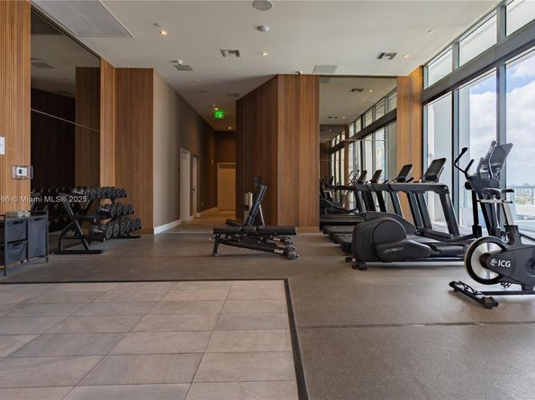 229 SW 9th 218, Miami FL 33130