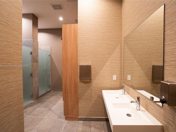 229 SW 9th 218, Miami FL 33130