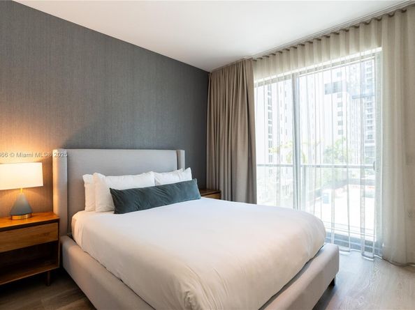 229 SW 9th 218, Miami FL 33130