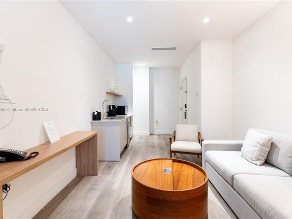 229 SW 9th 218, Miami FL 33130