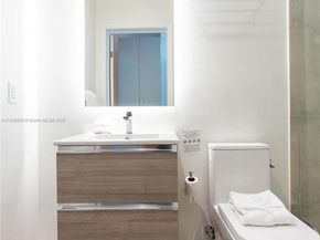 229 SW 9th 218, Miami FL 33130