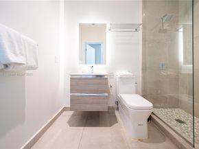 229 SW 9th 218, Miami FL 33130