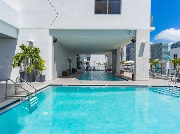 229 SW 9th 218, Miami FL 33130