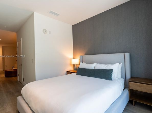 229 SW 9th 218, Miami FL 33130