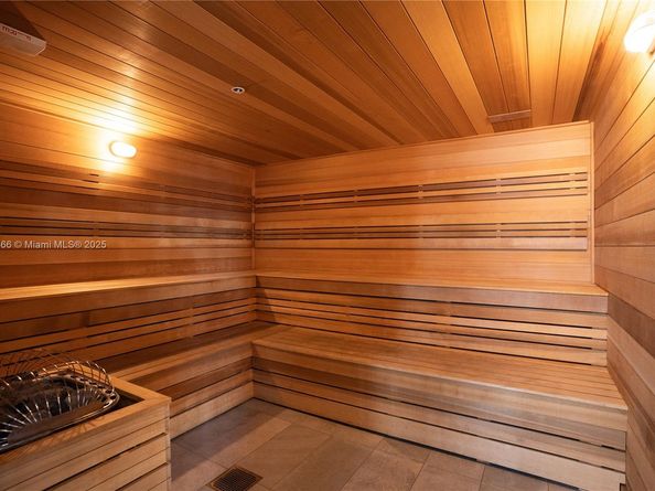 229 SW 9th 218, Miami FL 33130