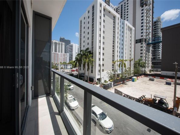 229 SW 9th 218, Miami FL 33130