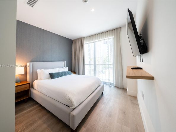 229 SW 9th 218, Miami FL 33130