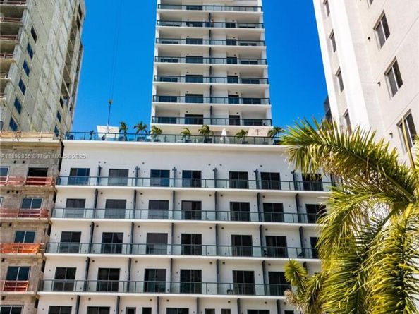 229 SW 9th 218, Miami FL 33130