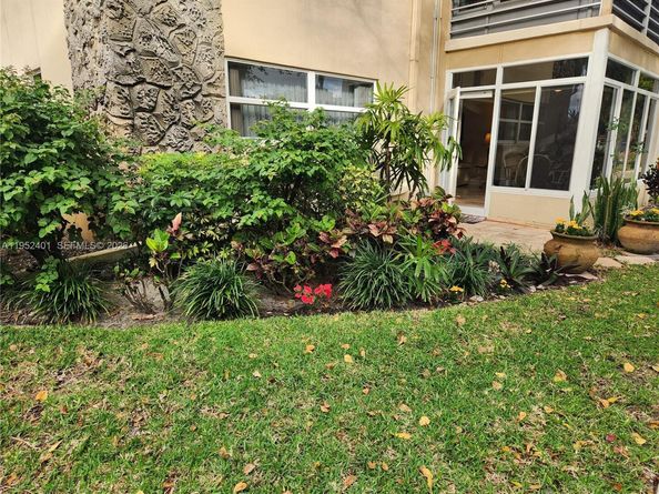 5100 NW 35th St 101, Lauderdale Lakes FL 33319