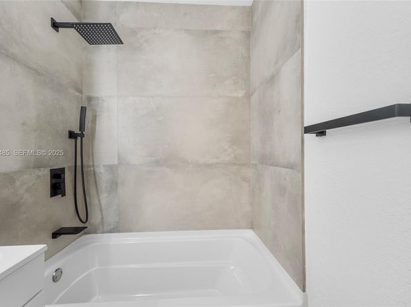 485 NW 132nd St, North Miami FL 33168