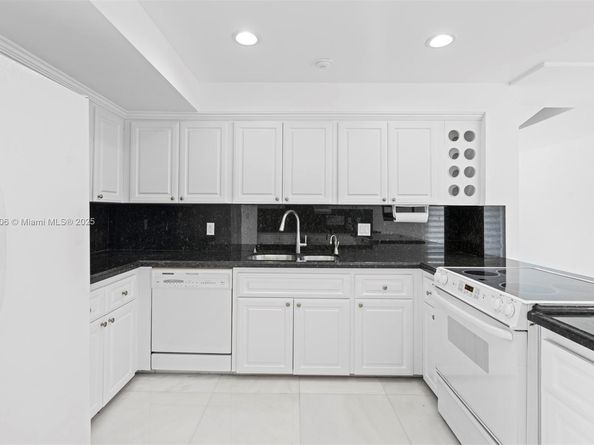 6795 & 6793 Brookline Dr, Hialeah FL 33015