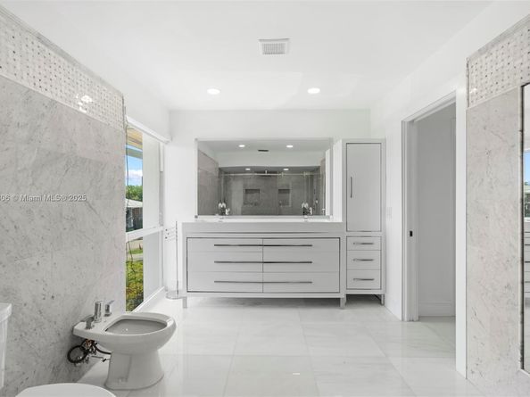 6795 & 6793 Brookline Dr, Hialeah FL 33015