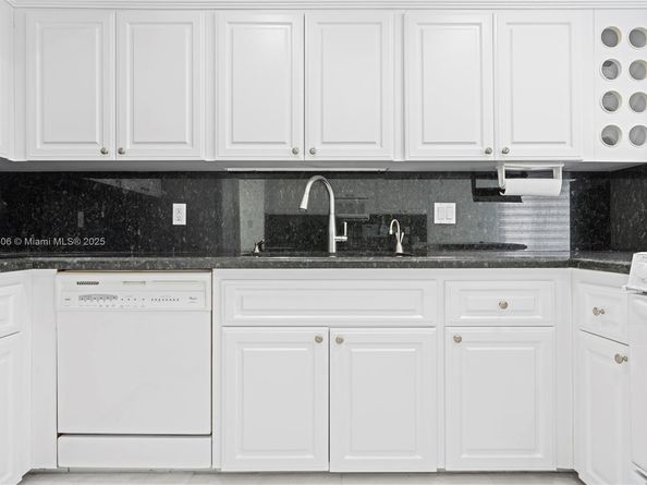 6795 & 6793 Brookline Dr, Hialeah FL 33015