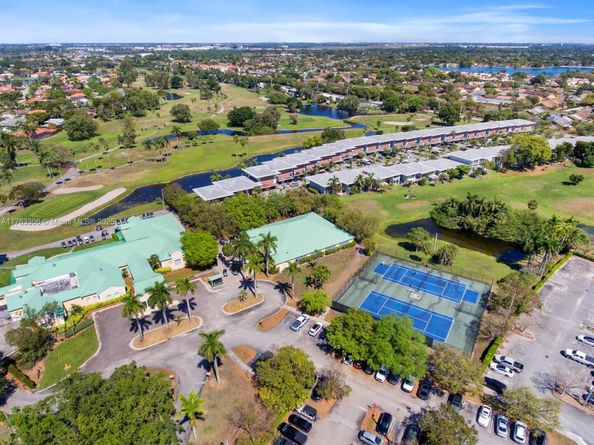 6795 & 6793 Brookline Dr, Hialeah FL 33015