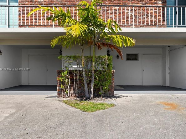 6795 & 6793 Brookline Dr, Hialeah FL 33015