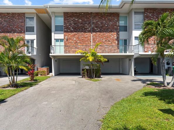 6795 & 6793 Brookline Dr, Hialeah FL 33015