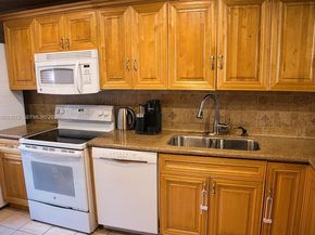 9955 NW 10th St 24, Pembroke Pines FL 33024