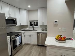 9200 N Hollybrook Lake Dr 208, Pembroke Pines FL 33025
